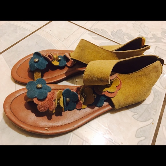 brown yellow pigskin leather floral flat sandal
