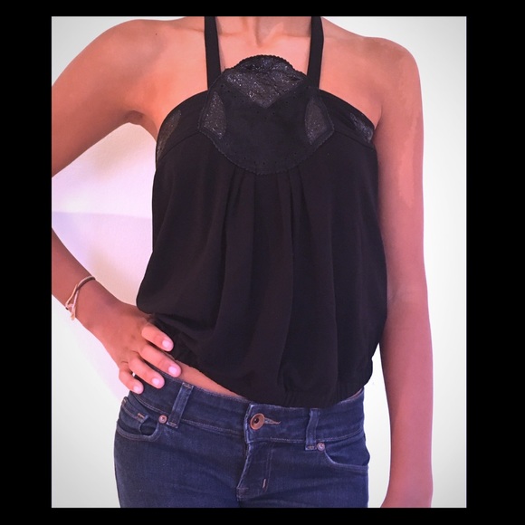 Black crop-top