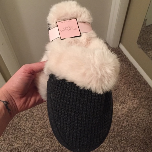 Victoria Secret slippers size M (7-8) BNWT
