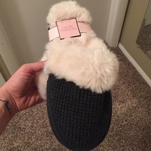 Victoria Secret slippers size M (7-8) BNWT
