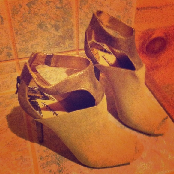 Sam & Libby Taupe suede stiletto heels - Picture 1 of 4