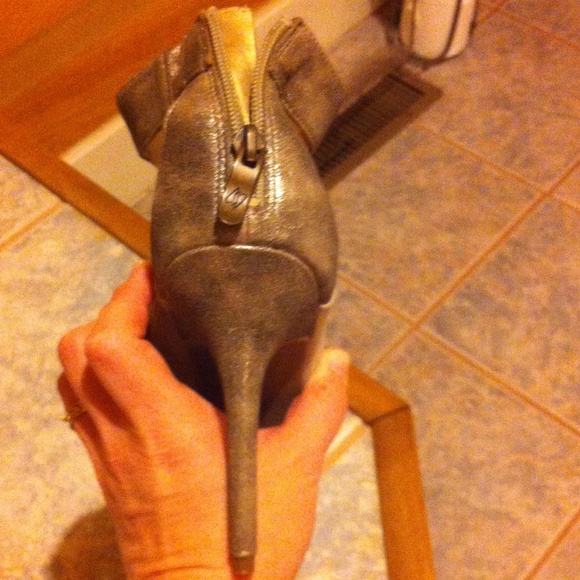 Sam & Libby Taupe suede stiletto heels - Picture 2 of 4