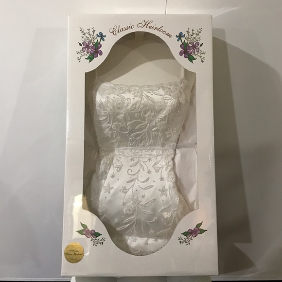 Wedding Dress - Picture 3 of 4