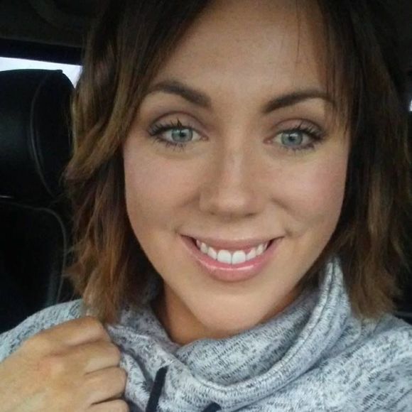Meet your Posher, Alexandra