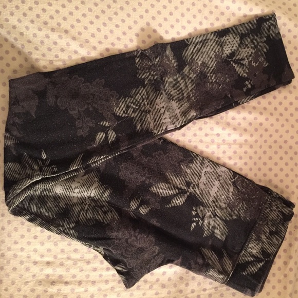 Grey flower leggings