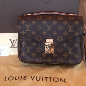 Louis Vuitton Pochette Metis with Zippy Wallet