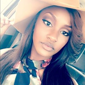 Meet your Posher, Eraneshia