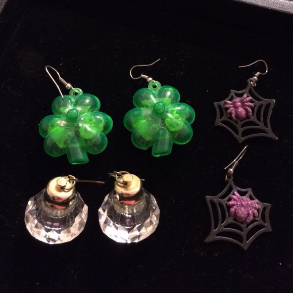Holiday earrings bundle🌲🎃🍀