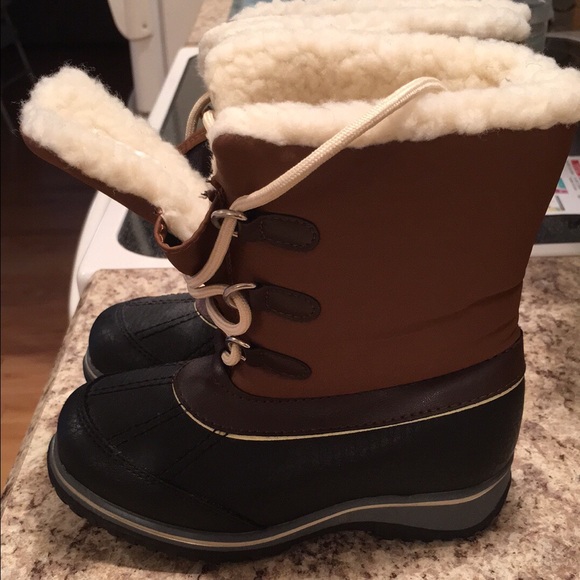 Toddler boys never worn waterproof snow boots - Picture 1 of 3