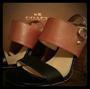 Temporary price.  Reduc COACH 💞Shoes