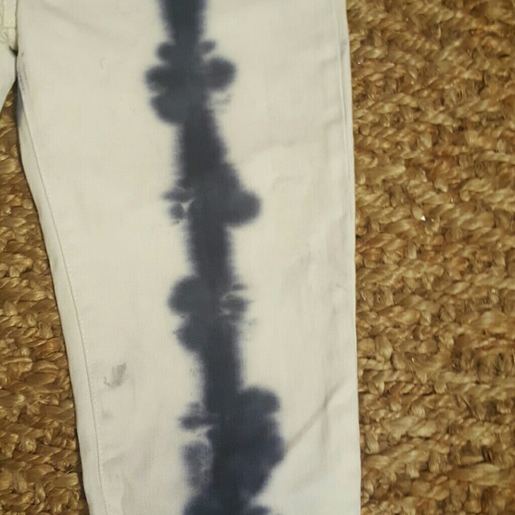 Levi's patterned. - Picture 3 of 5