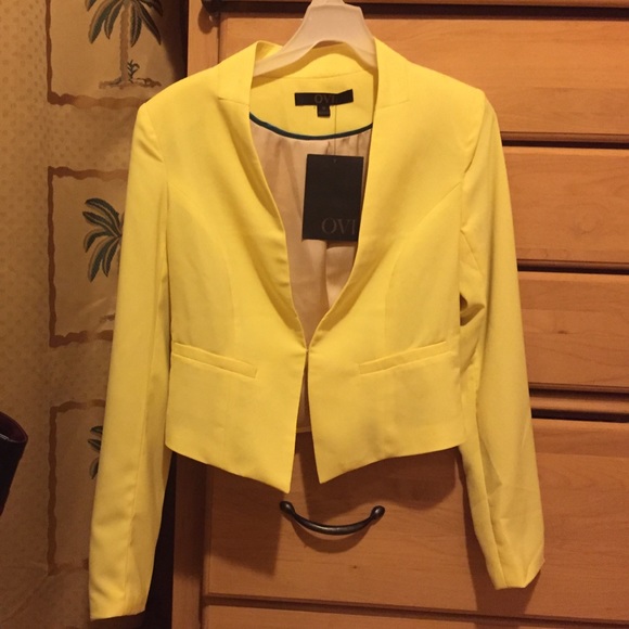 NWT OVI--Yellow Blazer, size Medium. Really  cute!