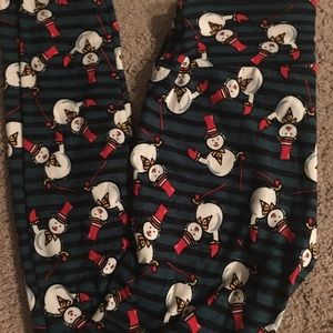Lularoe Christmas OS leggings! Little snow men ⛄️