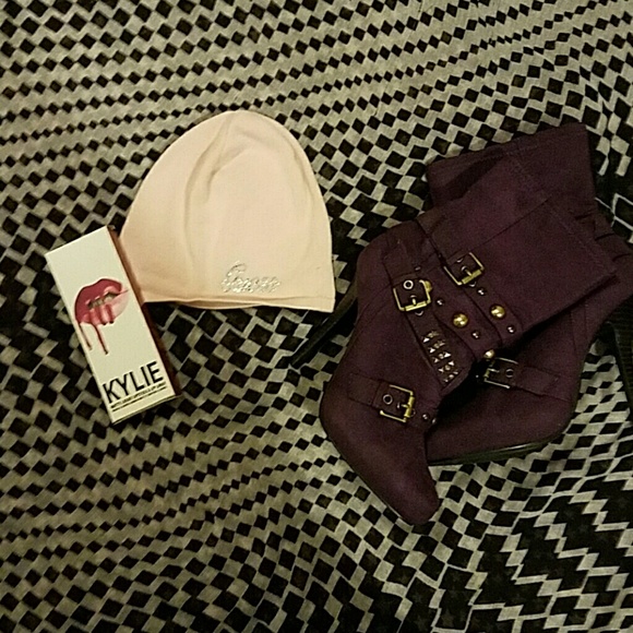 💸Tiny guess beanie small head.