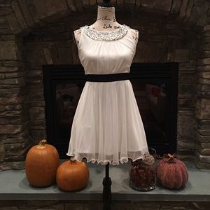 👗Adorable white dress!👗