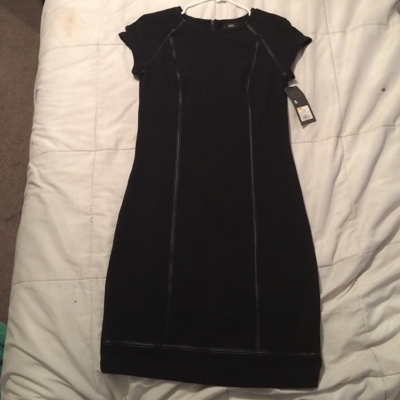A Black Slim fitted Dress - Picture 1 of 4