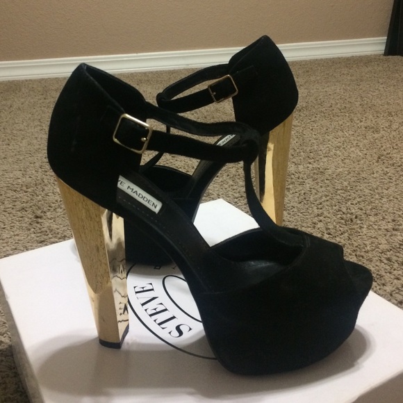 Steve Madden Dyvine black suede heels