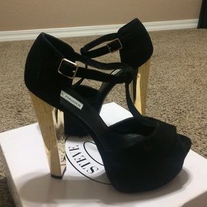 Steve Madden Dyvine black suede heels