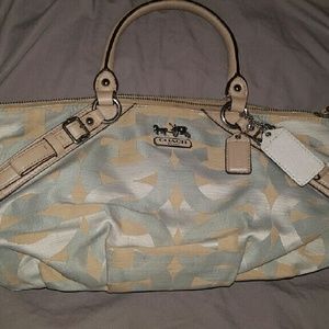 Cute spring time color purse