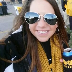 Meet your Posher, Angela