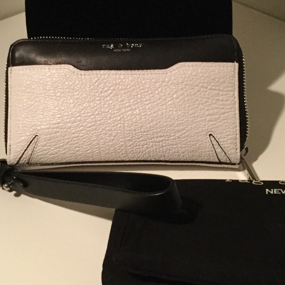 Rag & Bone White Crackle Devon Mobile Zip Wallet