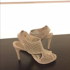 Olive Green Pedro Garcia Slingbacks!