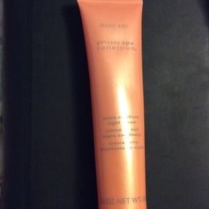 Mary Kay Extra emollient night cream