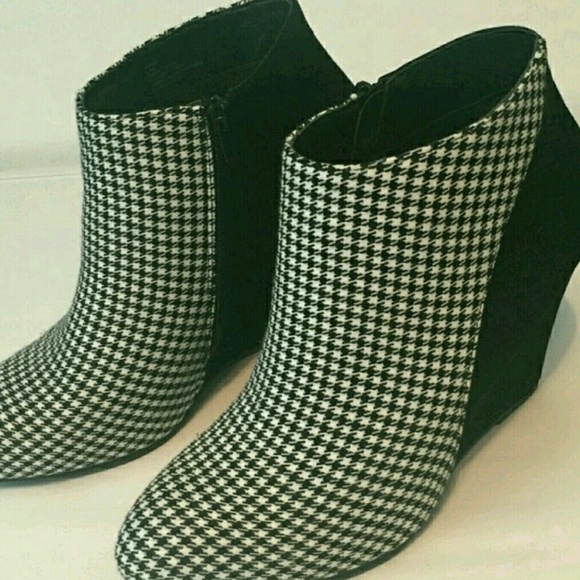 Shoes/booties
