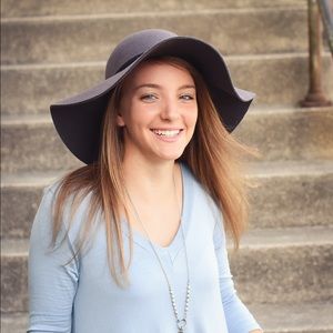 Meet your Posher, Hailey