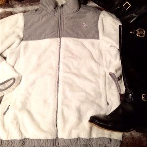 North Face white & gray jacket • youth large ✨