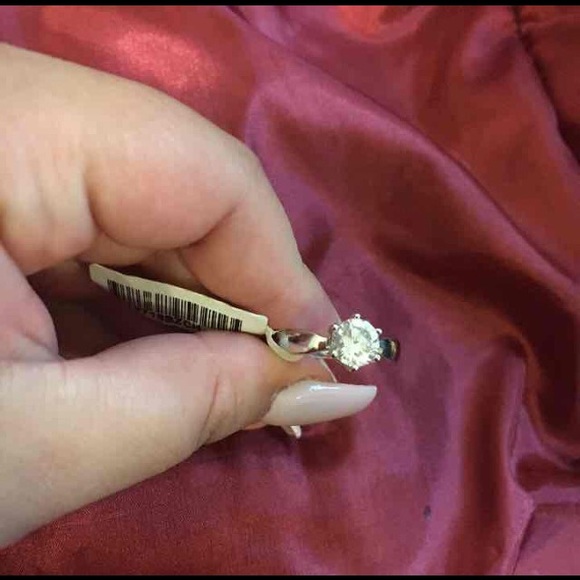 Diamond ring - Picture 2 of 2