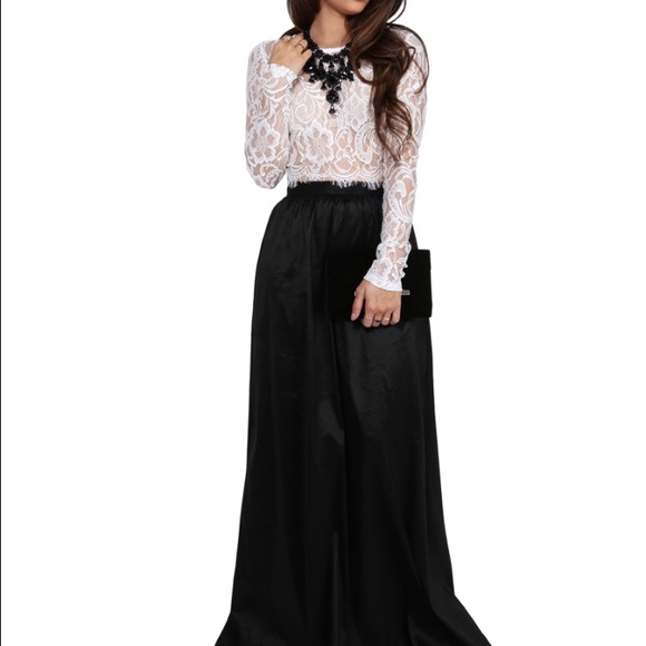WINDSOR Dresses & Skirts - White lace 2 piece dress with black taffeta skirt