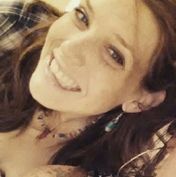 Meet your Posher, Stephanie - Picture 3 of 4