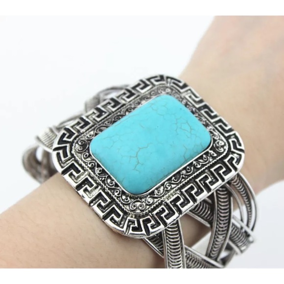 Blue and silver statement cuff. NWT Doesn’t tarnish. Great 🎁 gift. - Picture 4 of 4