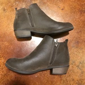 Brown ankle boots/booties