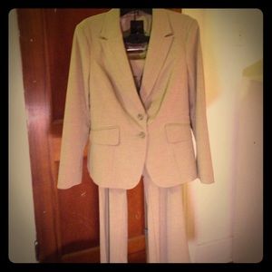 The Limited Collection beige suit 💼