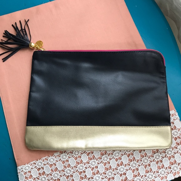 Lilly Pulitzer Handbags - Lilly Pulitzer Leather Clutch Purse LOWEST SALE🎉