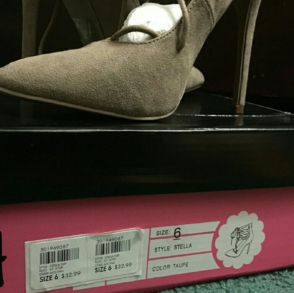 Stella Laced-up pointed heels - Picture 4 of 4