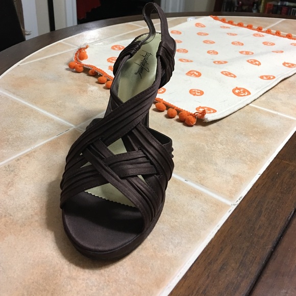 Jacqueline Ferrar brown heels