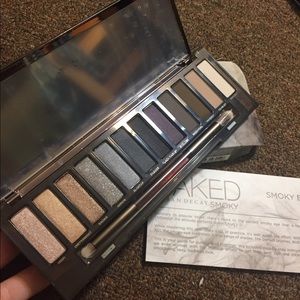 Brand New Urban Decay Naked Smoky Palette