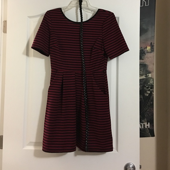 Speechless mini red black dress with pockets