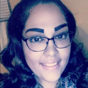 Meet your Posher, Alejandra