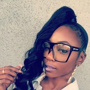 Meet your Posher, Ebony