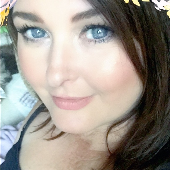 Meet your Posher, Melanie - Picture 1 of 1