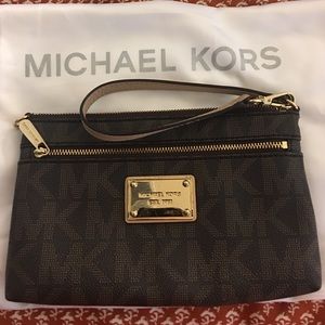 Michel kors wristlet