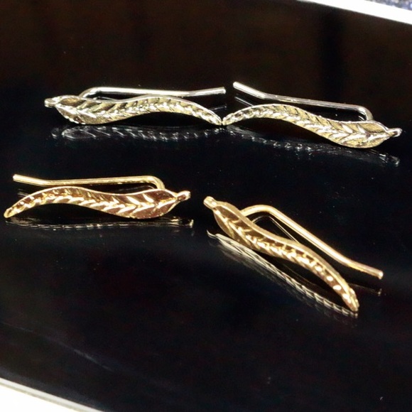 🔥1 HR SALE🔥Vintage 18K Plated Leaf Earrings - Picture 3 of 4