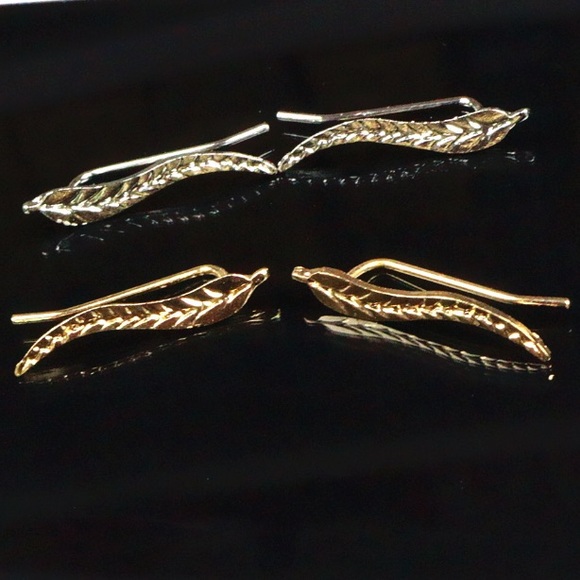 🔥1 HR SALE🔥Vintage 18K Plated Leaf Earrings - Picture 4 of 4