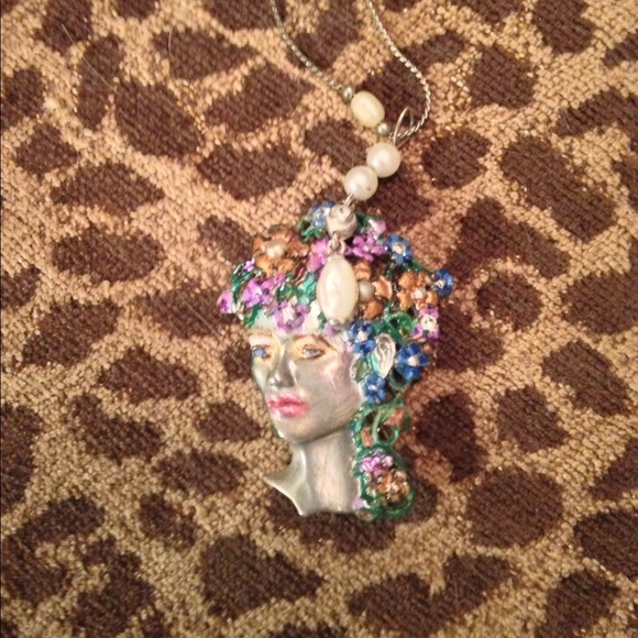 Hand painted woman - Picture 1 of 1