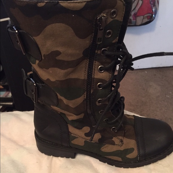 Girls army fatigue boots size 5 1/12 - Picture 3 of 4
