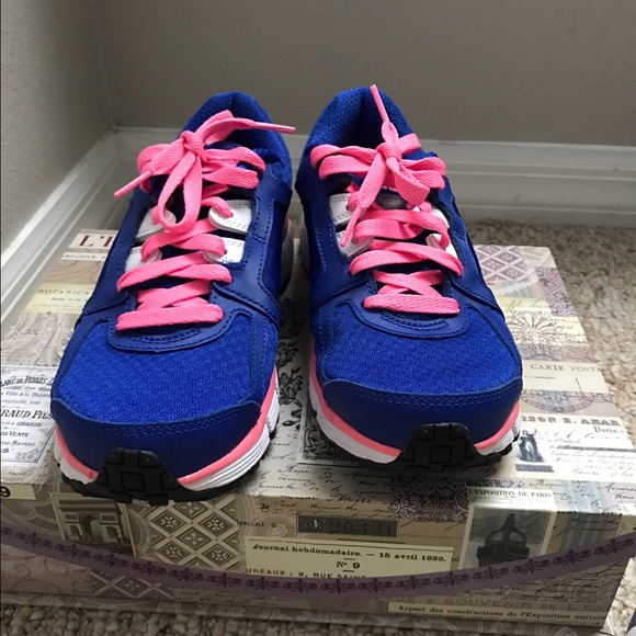 Nike tennis shoes